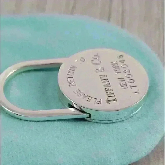 Tiffany & Co Vintage Sterling Silver Return to Tiffany Padlock Keyring - Picture 7 of 12